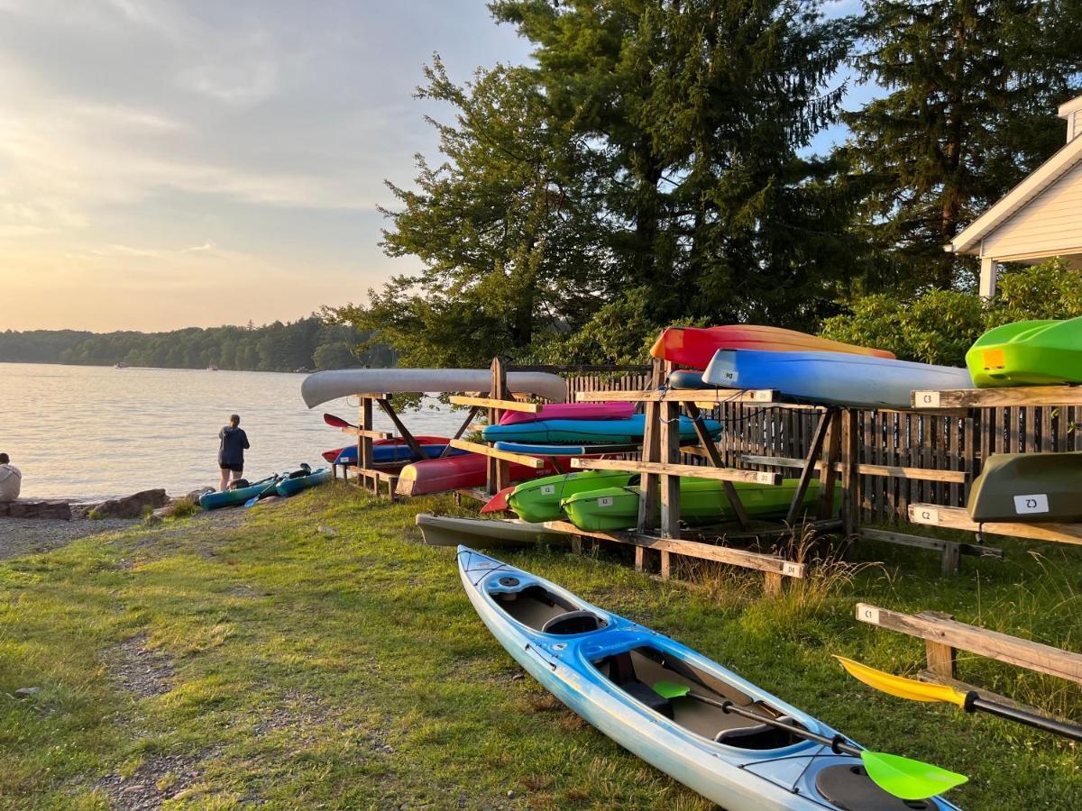 Roomy In Harmony - 3 Mins Walking Distance To Lake, Bb, Jack Frost Mts With Linens, Towels, Firepit, Hottub, Games, Grill * Lake Harmony