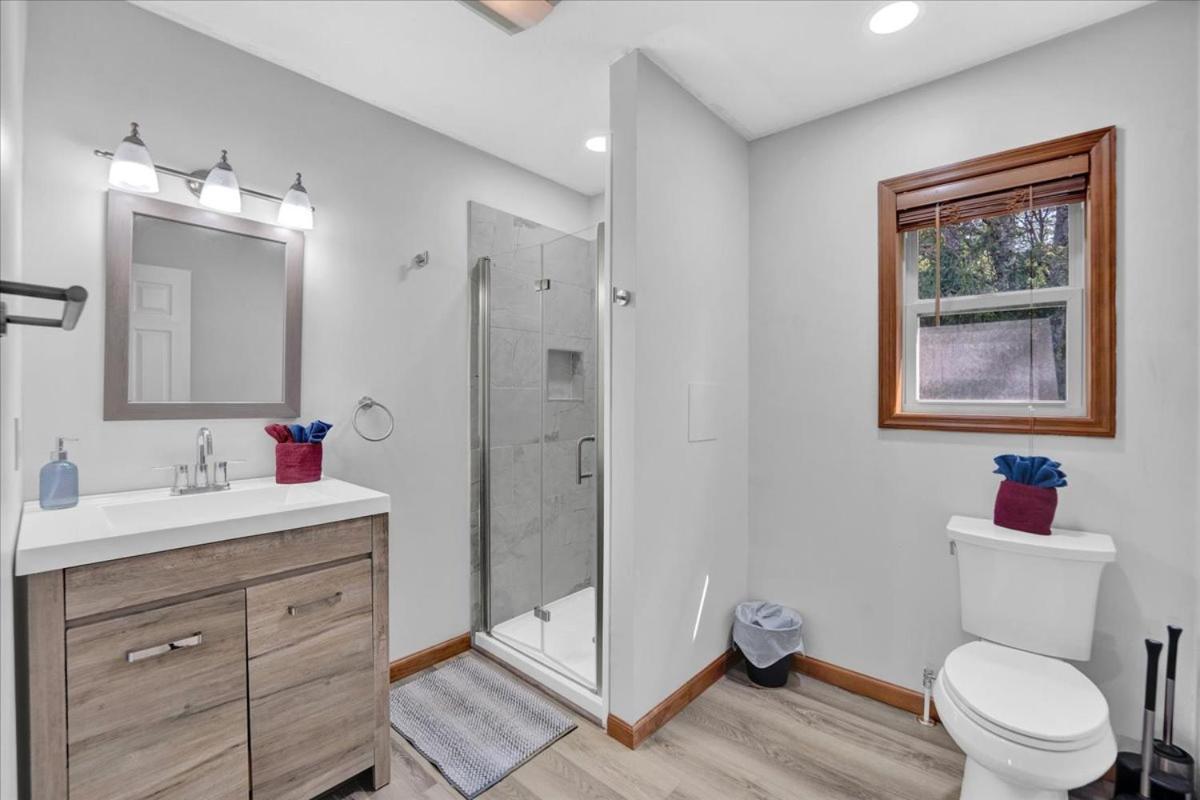 Roomy In Harmony - 3 Mins Walking Distance To Lake, Bb, Jack Frost Mts With Linens, Towels, Firepit, Hottub, Games, Grill *
