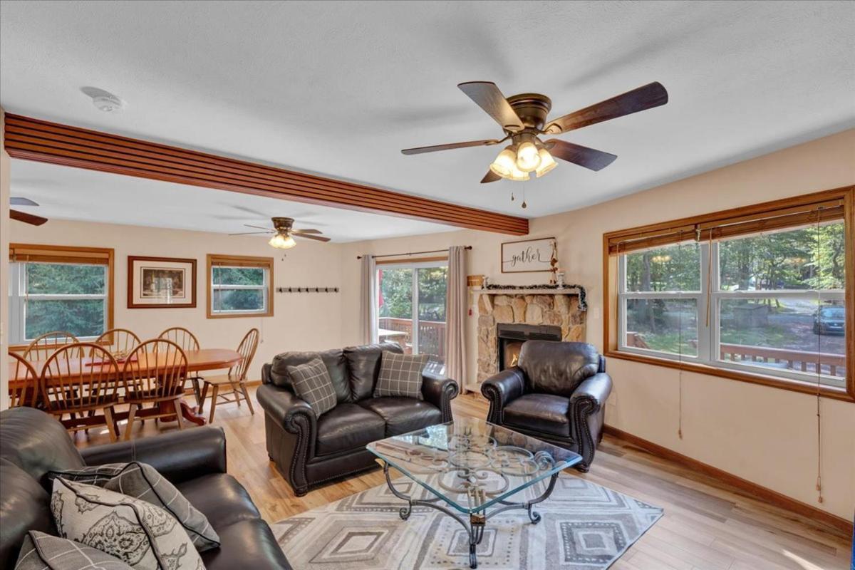 Chalet Roomy In Harmony - 3 Mins Walking Distance To Lake, Bb, Jack Frost Mts With Linens, Towels, Firepit, Hottub, Games, Grill *