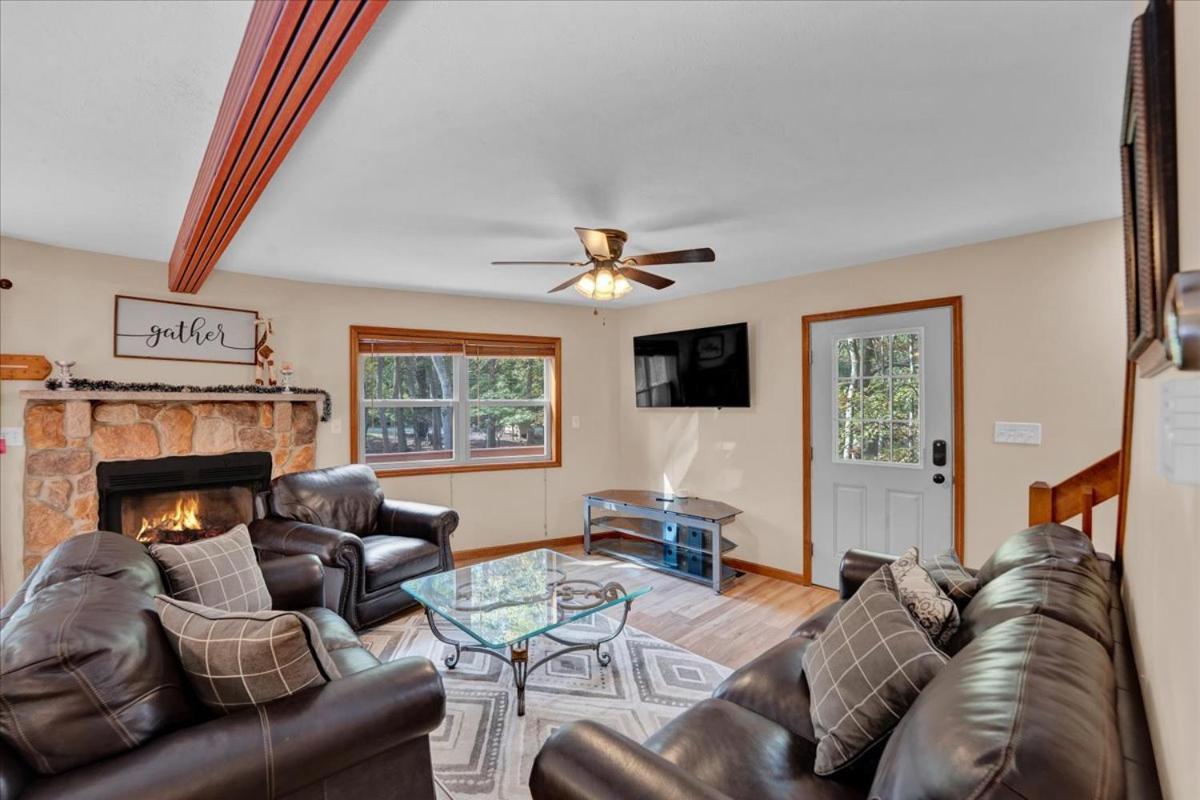 Roomy In Harmony - 3 Mins Walking Distance To Lake, Bb, Jack Frost Mts With Linens, Towels, Firepit, Hottub, Games, Grill Lake Harmony
