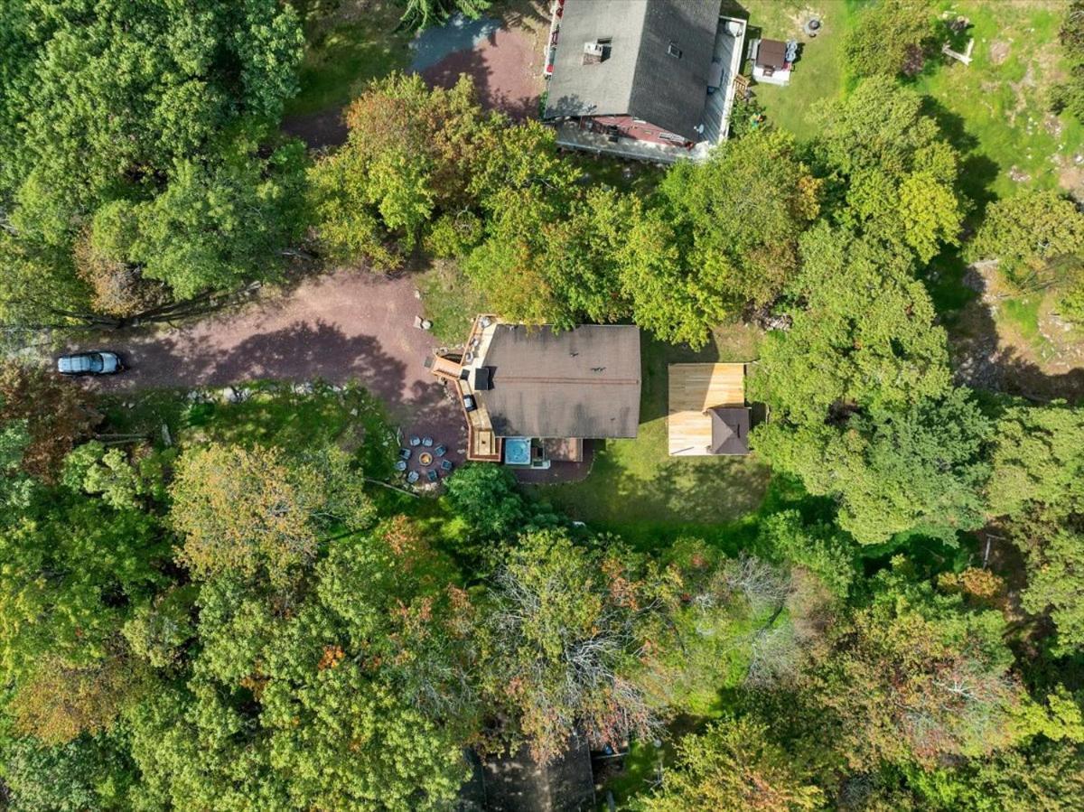 Roomy In Harmony - 3 Mins Walking Distance To Lake, Bb, Jack Frost Mts With Linens, Towels, Firepit, Hottub, Games, Grill Chalet *